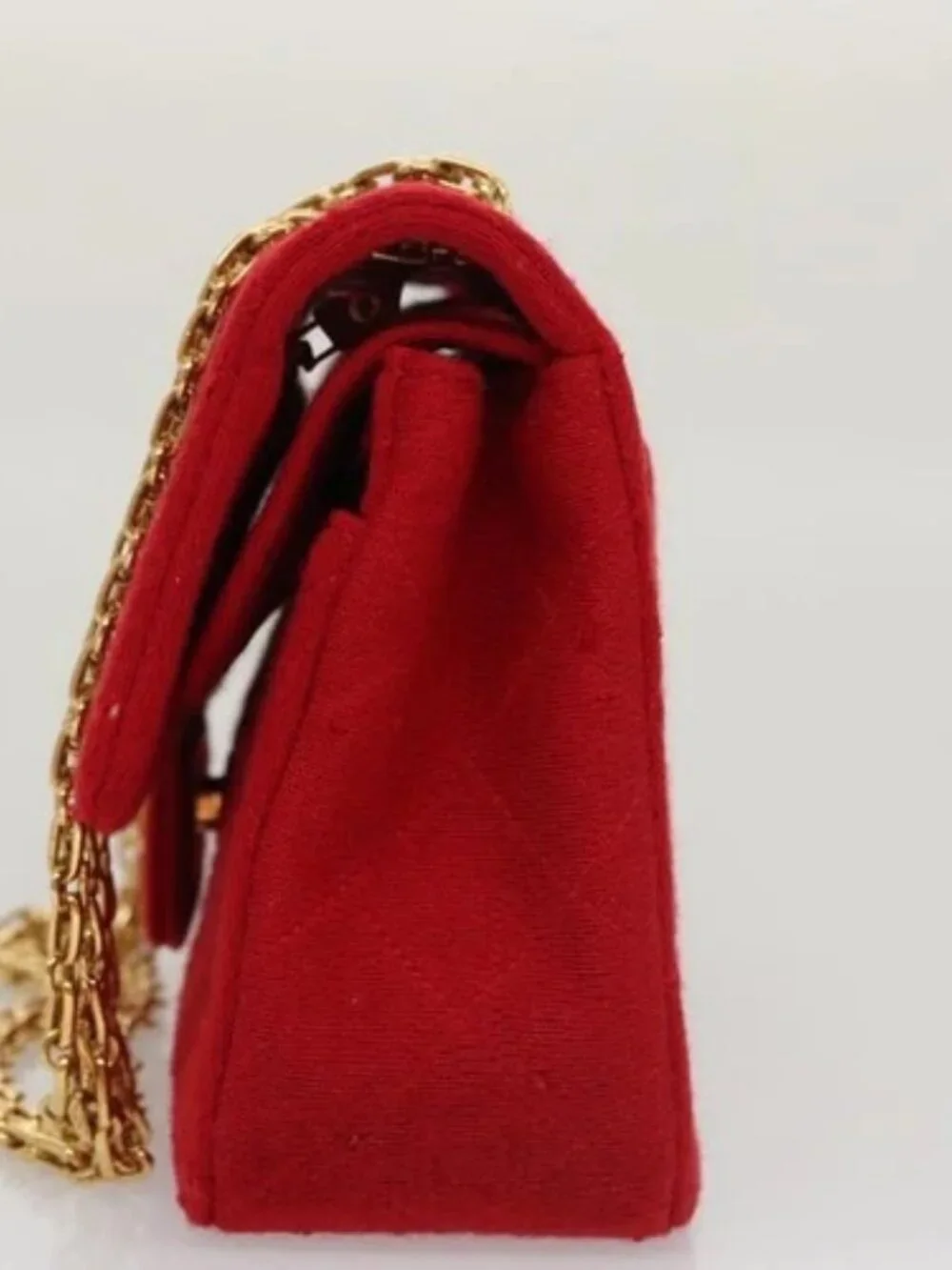 CHANEL brand	chanel color	red